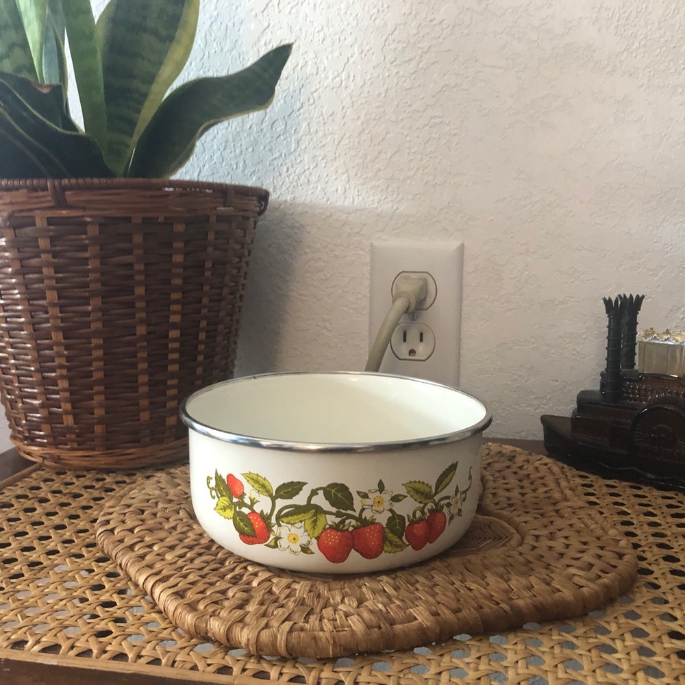 Kobe Kitchen Strawberry Enamel Nesting/Mixing Bowl